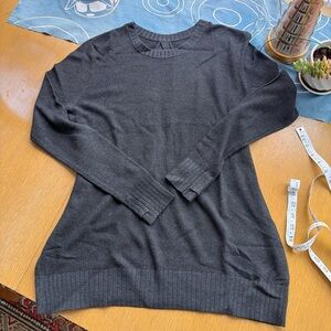Lululemon women’s open-back Sweater